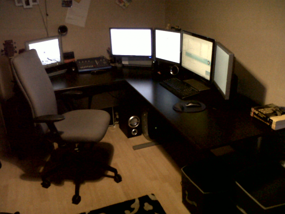 Multi Screen Workstation