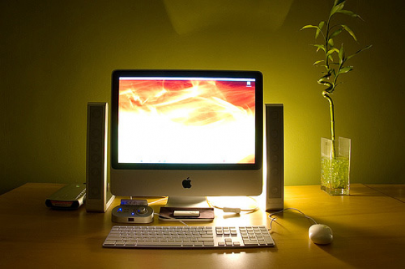 Zen - does it get any better than this perfect office setup.  Dim the lights and lets get to work!